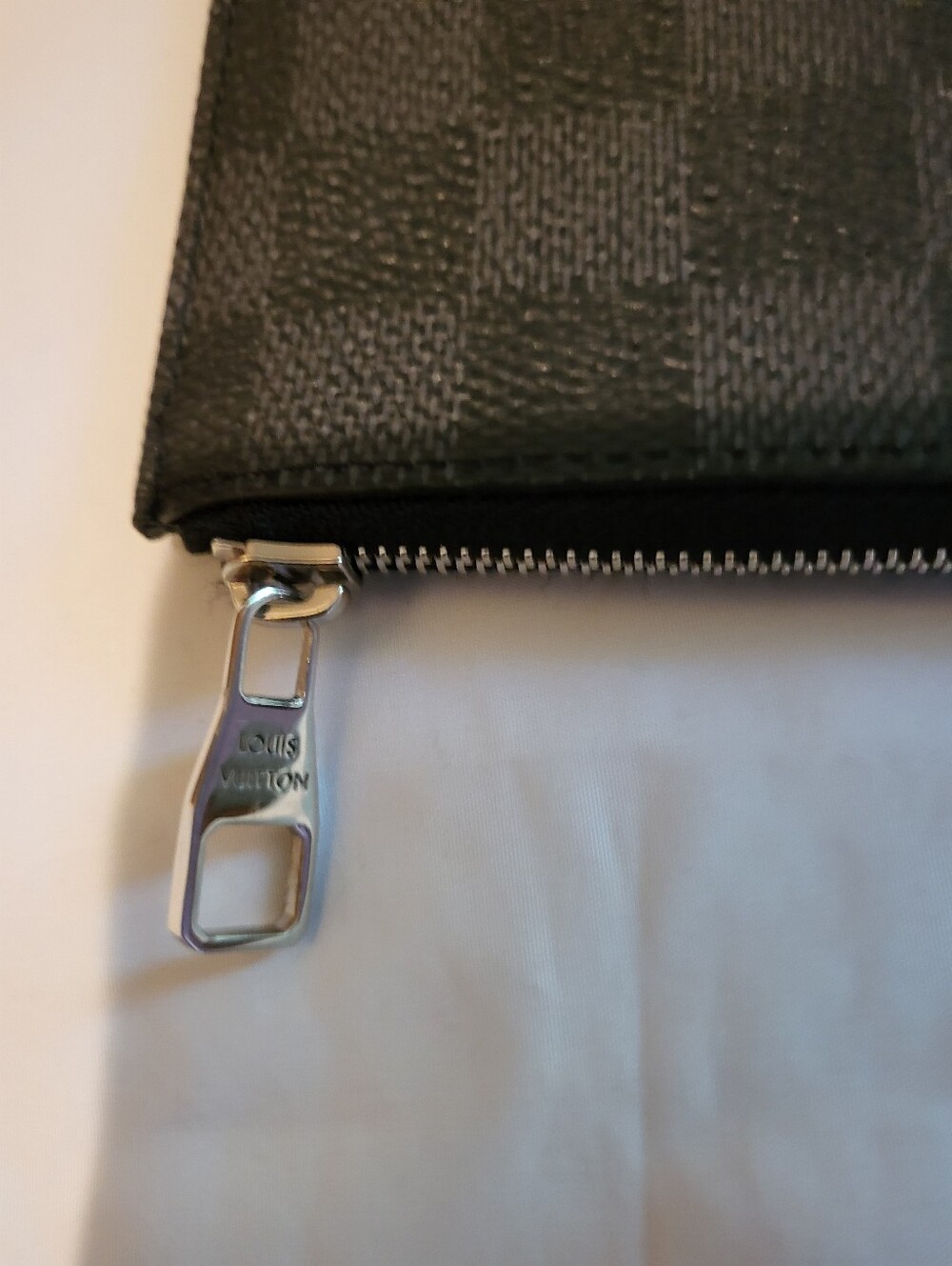 Louis Vuitton Damier Graphite Small Zip Wallet in Black and Gray - Picture 8 of 11
